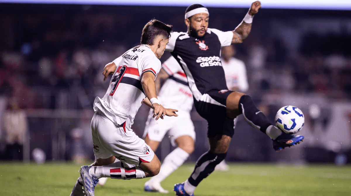 Corinthians: Dorival comenta atitude de Memphis de não voltar ao banco⚽